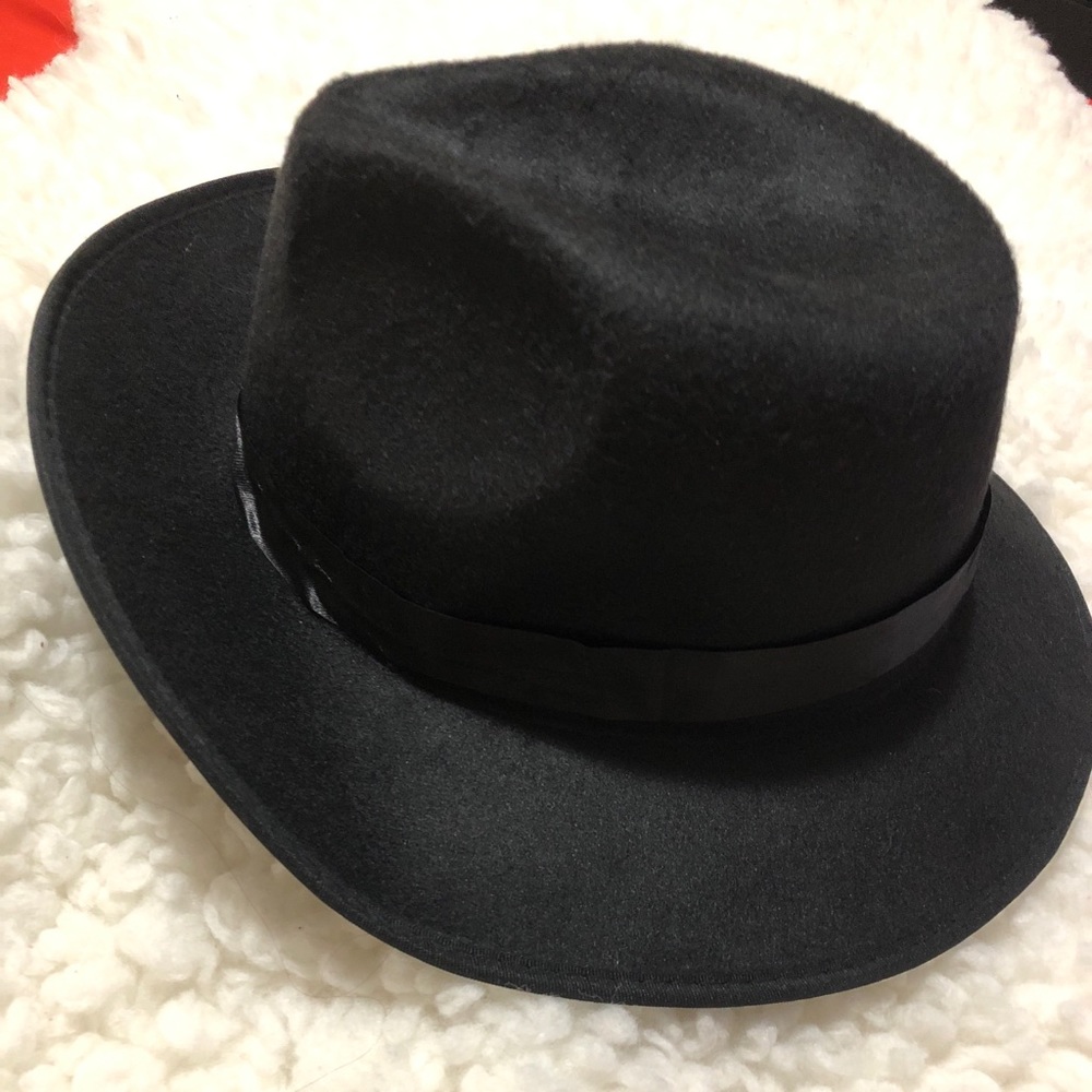 Woman black hat